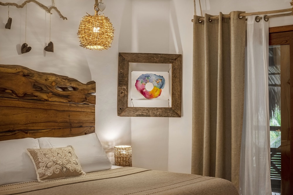 Deluxe Room - Photo 15