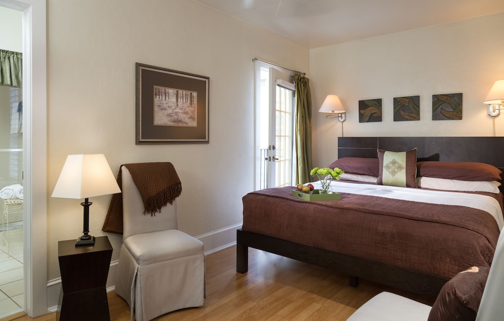 Castillo Room