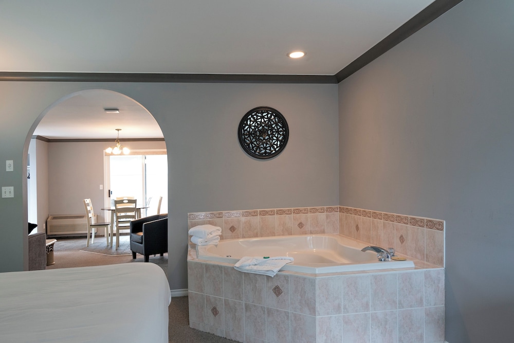Honeymoon Suite photo 2