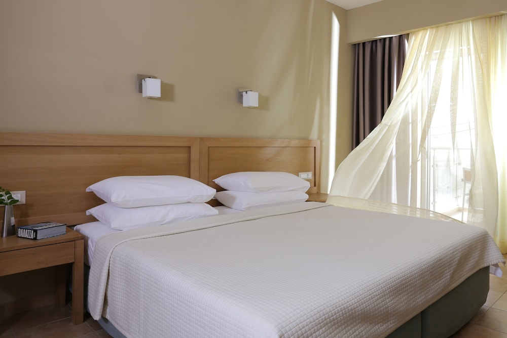 Standard Double Room, Partial Sea View photo 1