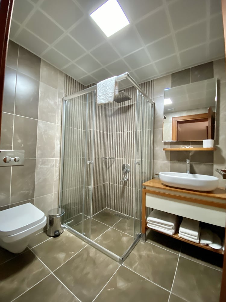 Family Triple Room thumbnail 5