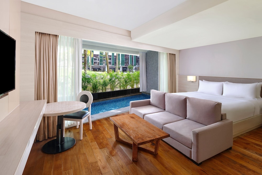 Deluxe Suite, 1 Bedroom, Pool View