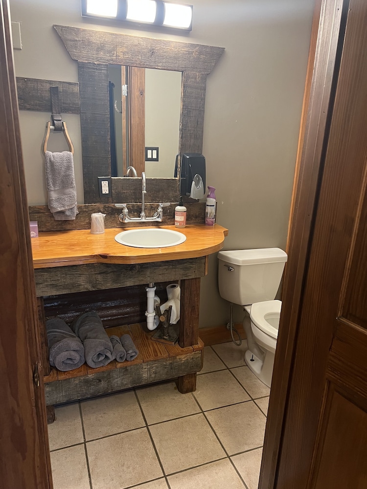 1 King Suite photo 2