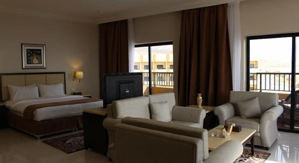 Executive Suite, Sea View, Beachside photo 3