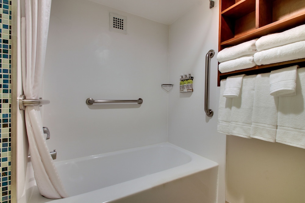 Standard Room, 1 King Bed, Accessible (Communications Accessible) - Photo 3