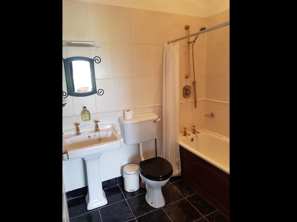 Superior Double Room, Ensuite - Photo 3