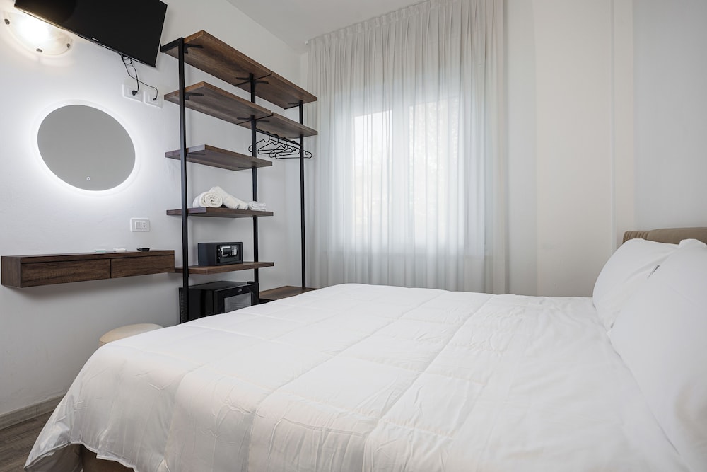 Deluxe Double or Twin Room, 1 Bedroom, Private Bathroom, Garden View