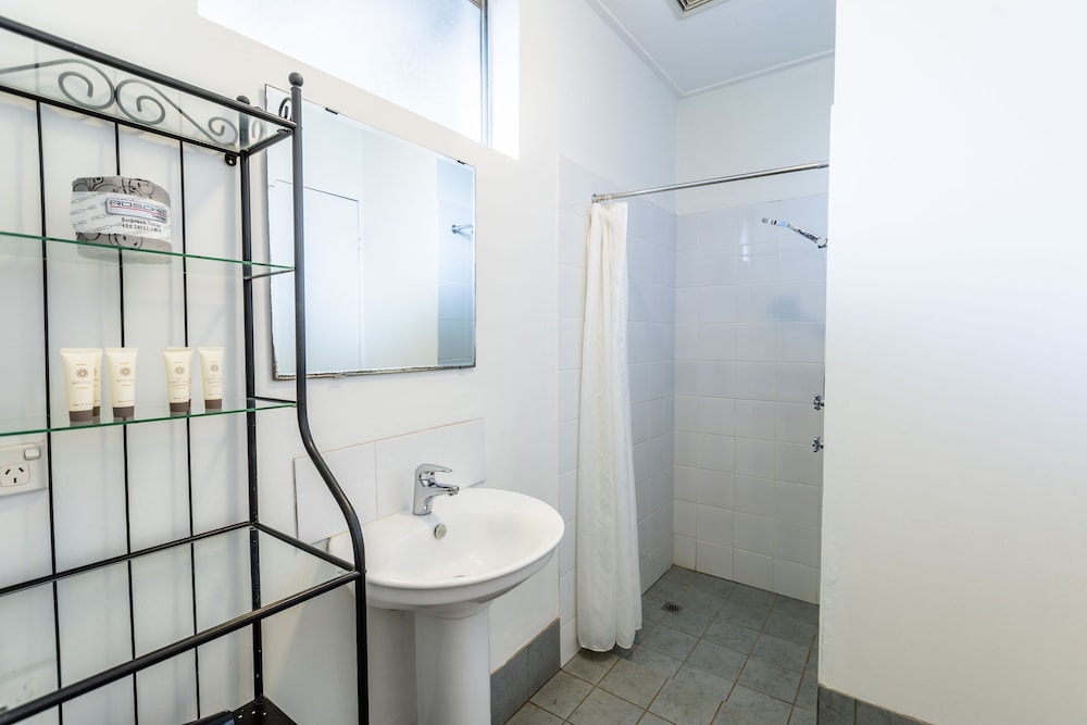 2 Bedroom Suite (Room 11&12, 15&16) photo 2