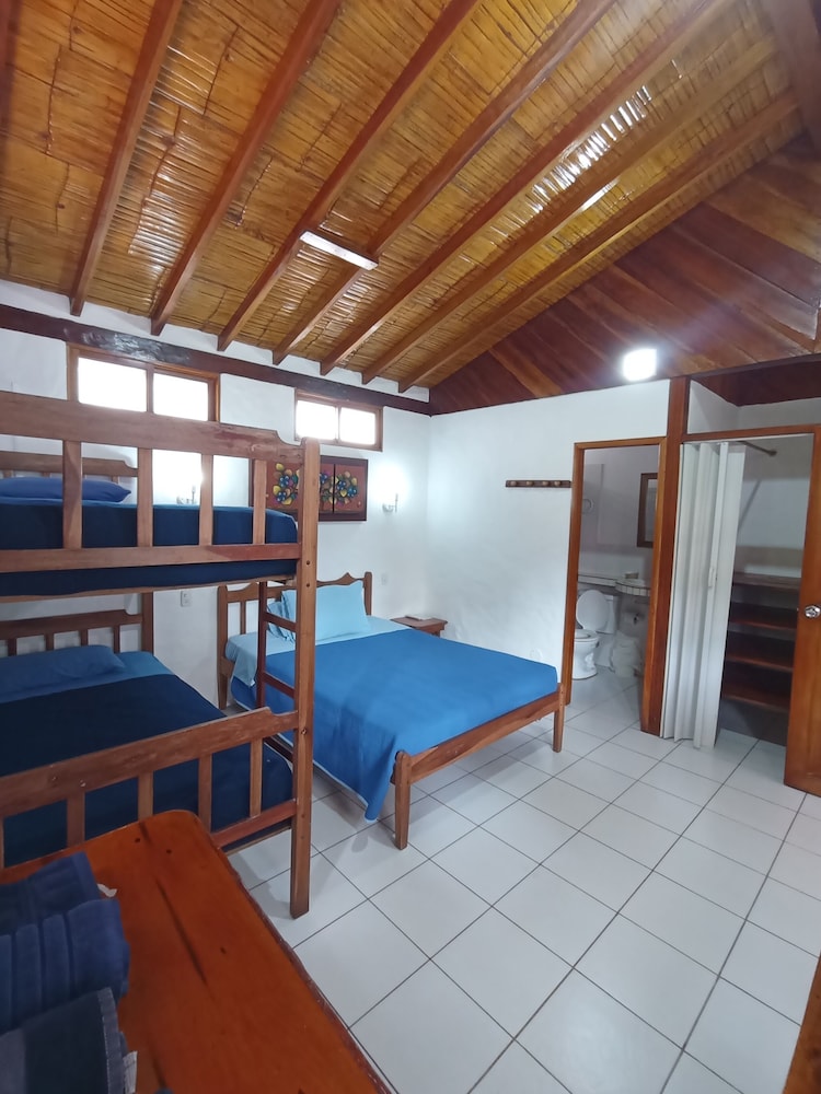 Deluxe Quadruple Room, 1 Bedroom photo 3