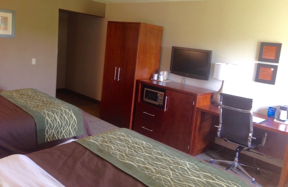 Standard Room, 2 Queen Beds, Non Smoking - Photo 2