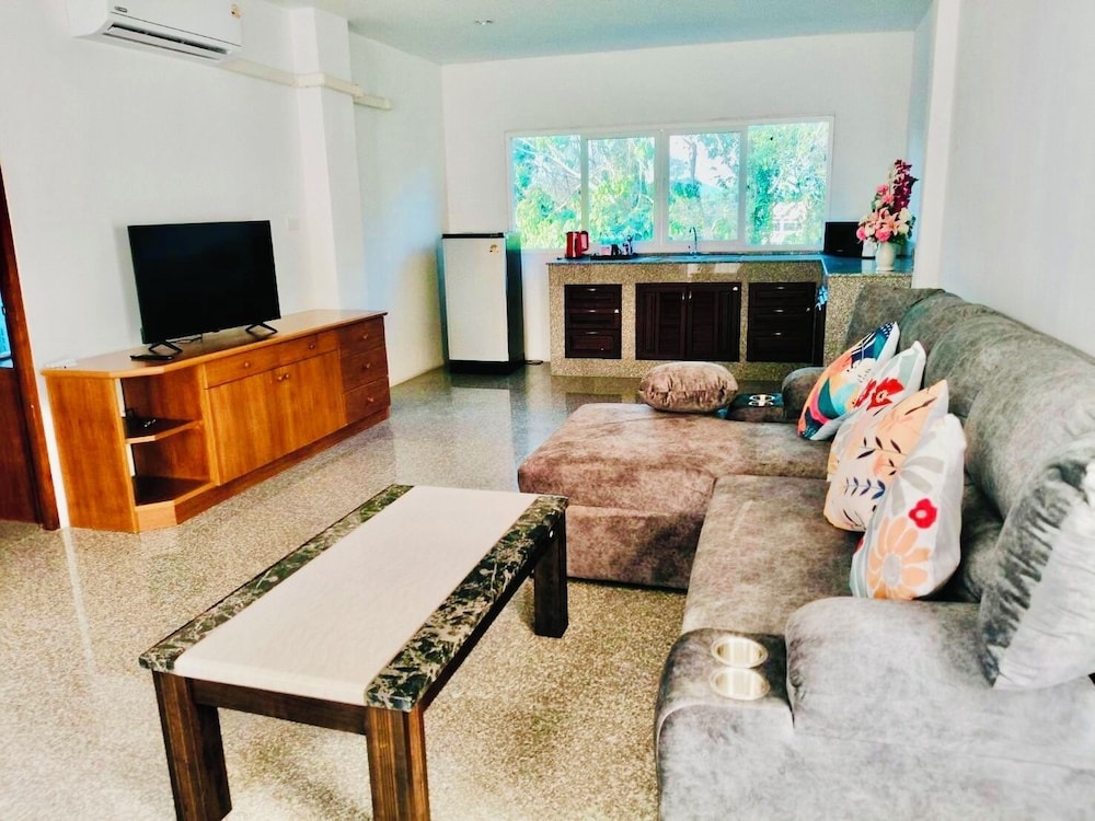 Family Double Room, 1 Bedroom, Refrigerator & Microwave, Mountainside photo 2