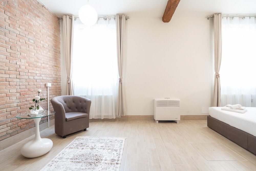 Apartment photo 2