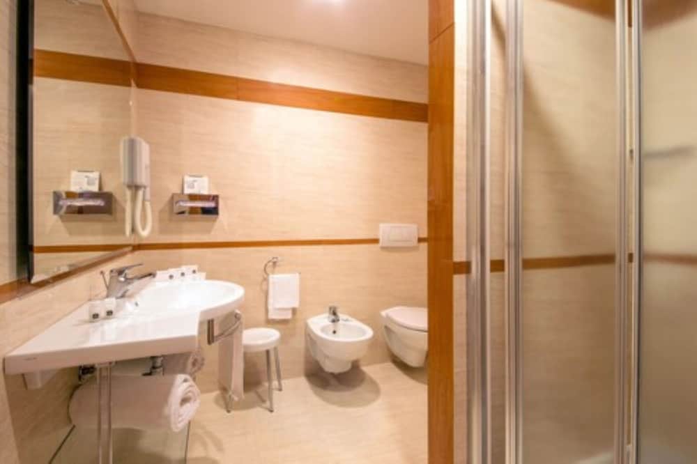 Standard Room, Multiple Beds - Photo 4
