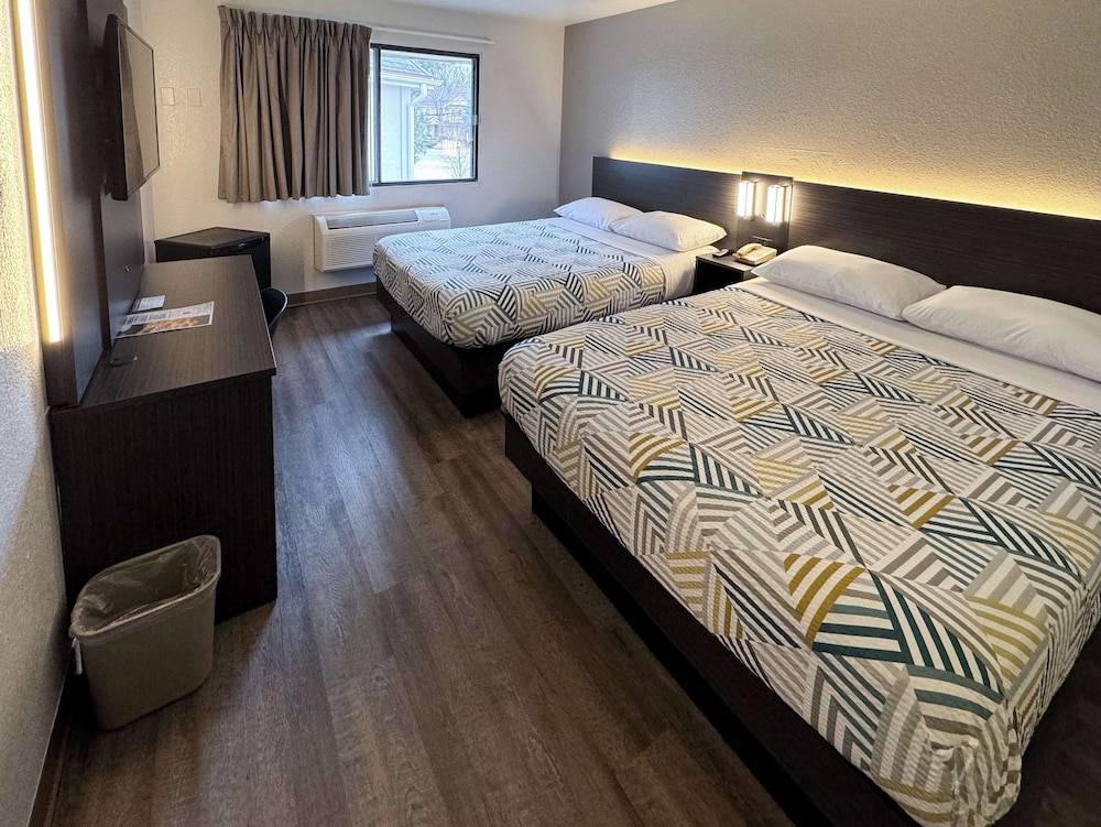 Standard Room, 2 Double Beds, Non Smoking photo 2