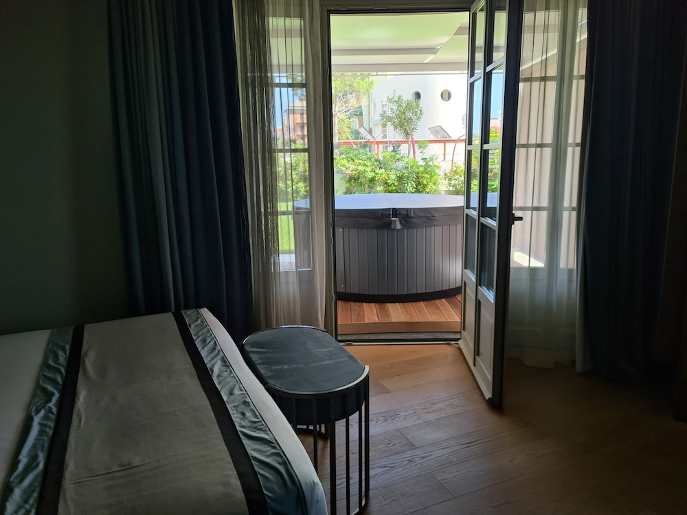 Superior Suite, Terrace (Spa Tub) - Photo 3