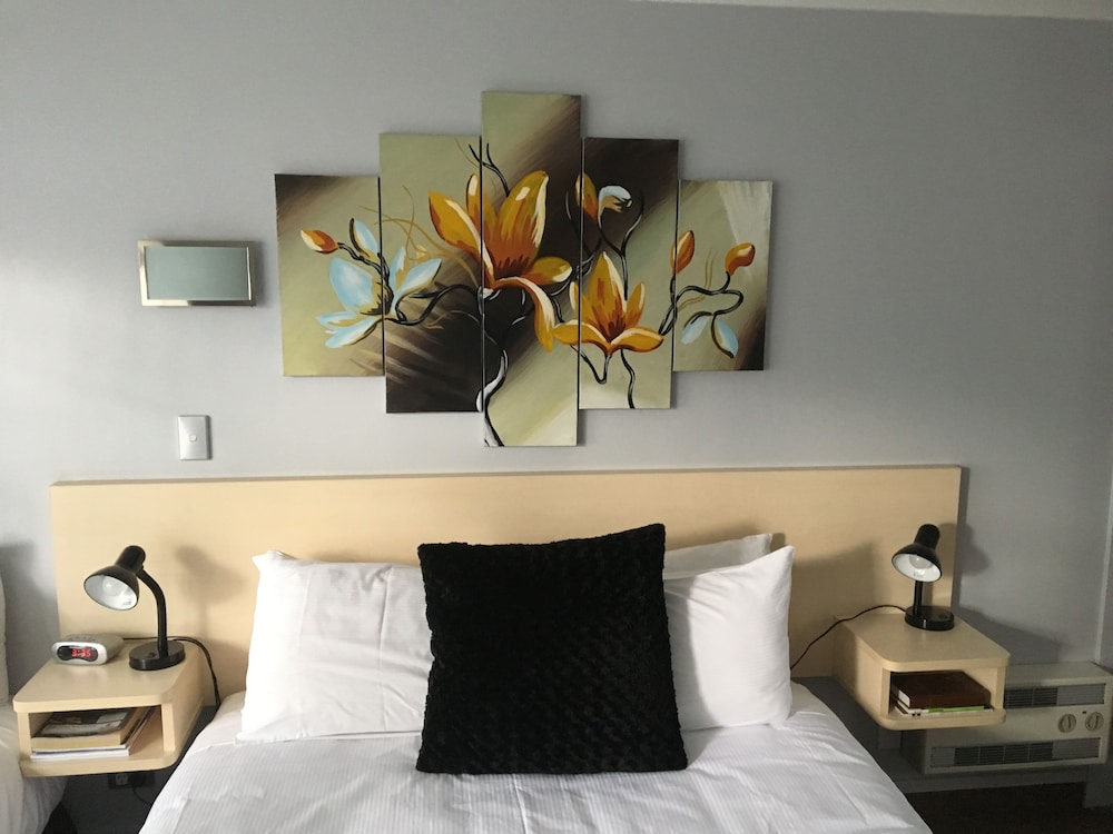 Business Studio, 1 King Bed, Accessible photo 2