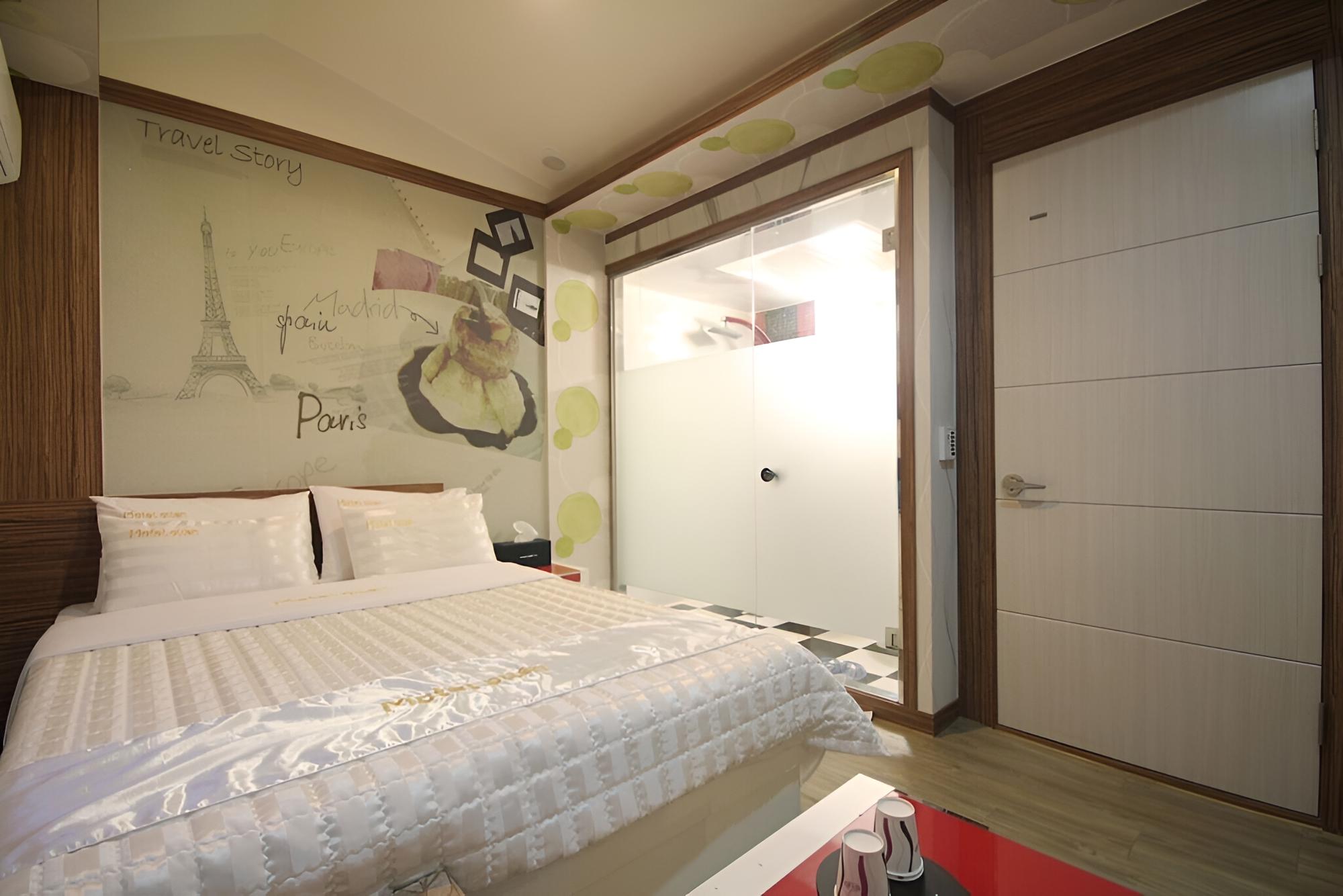 Room (Small room) photo 1
