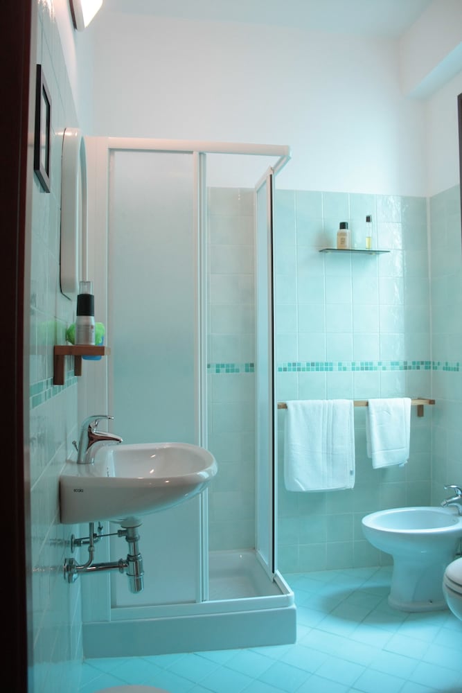 Classic Double Room - Photo 4