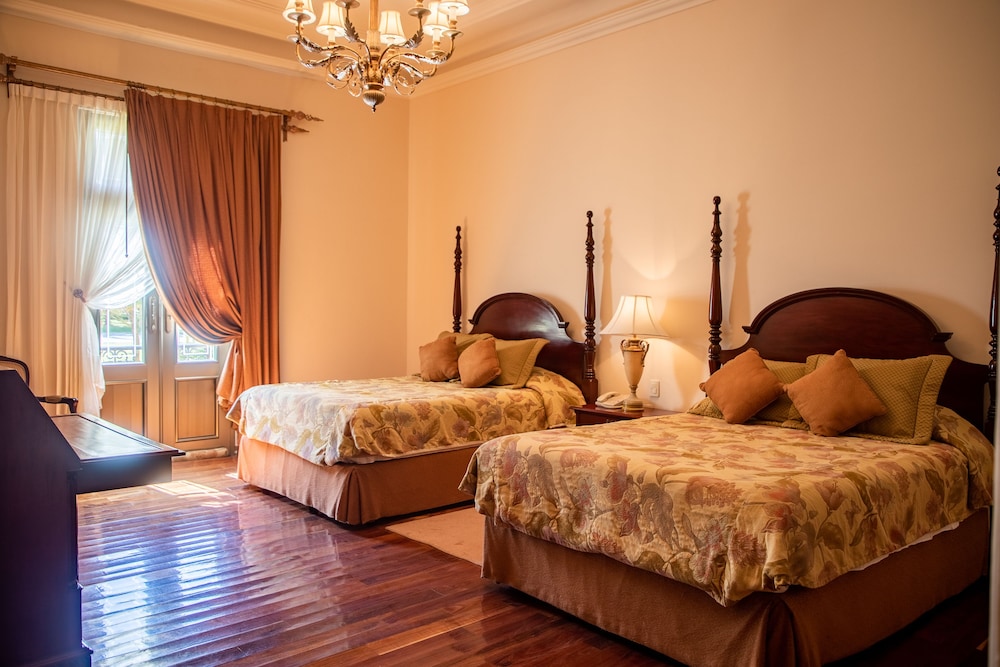 2 Bedroom Deluxe Suite. photo 2