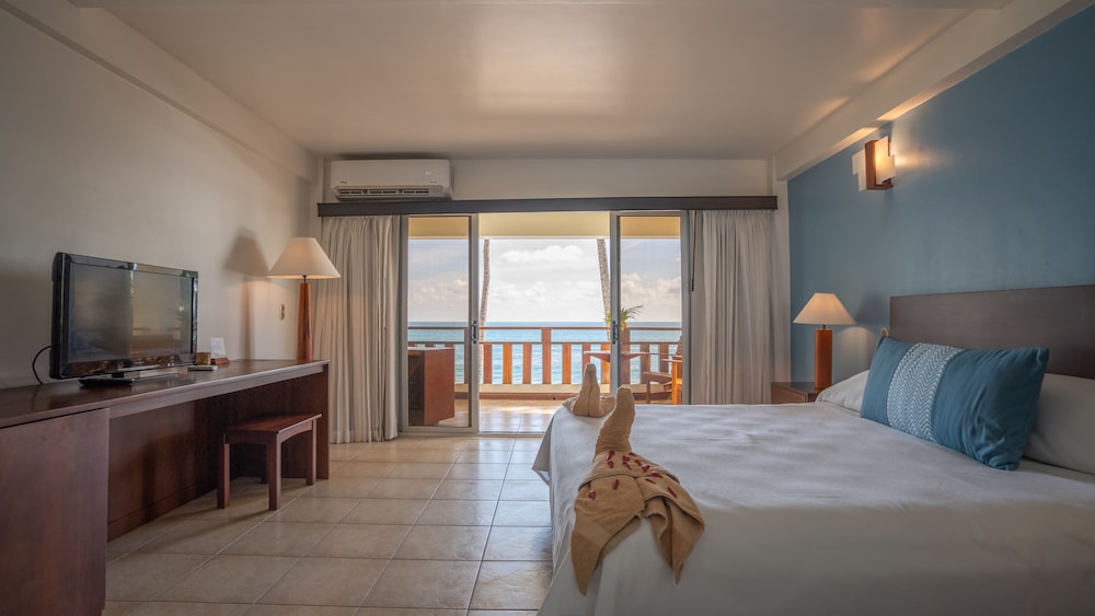 Beachfront Room, 1 King Bed photo 1