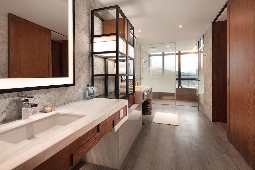 2 Twin Beds Premium Sea View photo 2