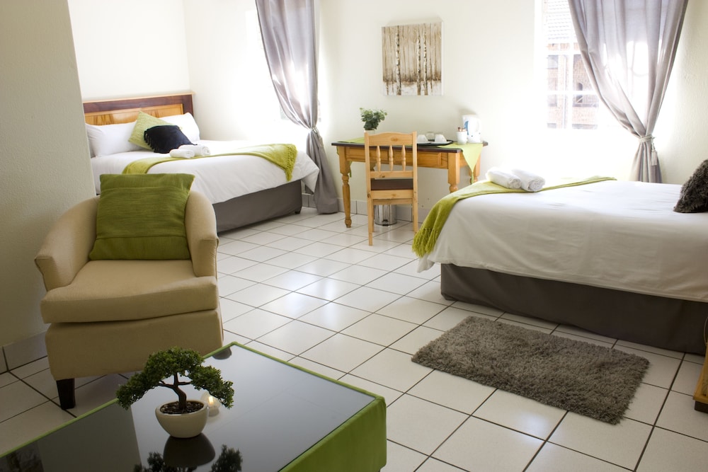 Family Room, 2 Double Beds photo 2