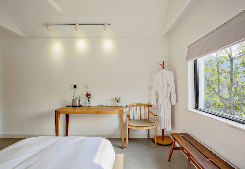 Basic Twin Room with Mountain View photo 3