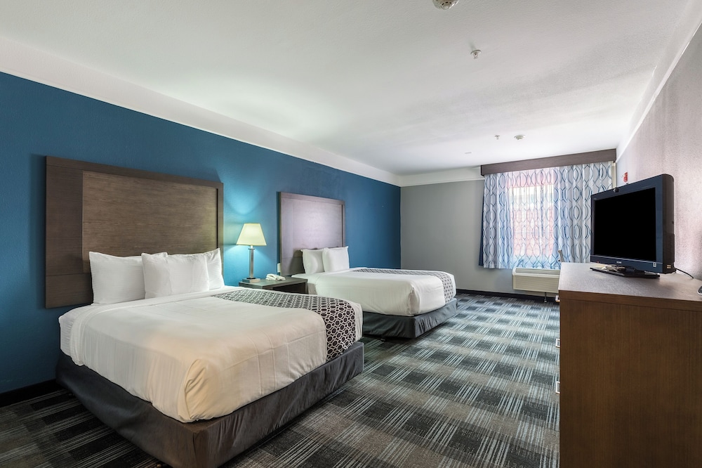 Family Suite, Multiple Beds, Accessible Bathtub, Non Smoking