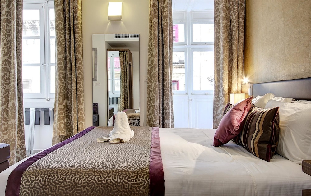 Double Room (2x Twin Beds on Request Only) photo 2