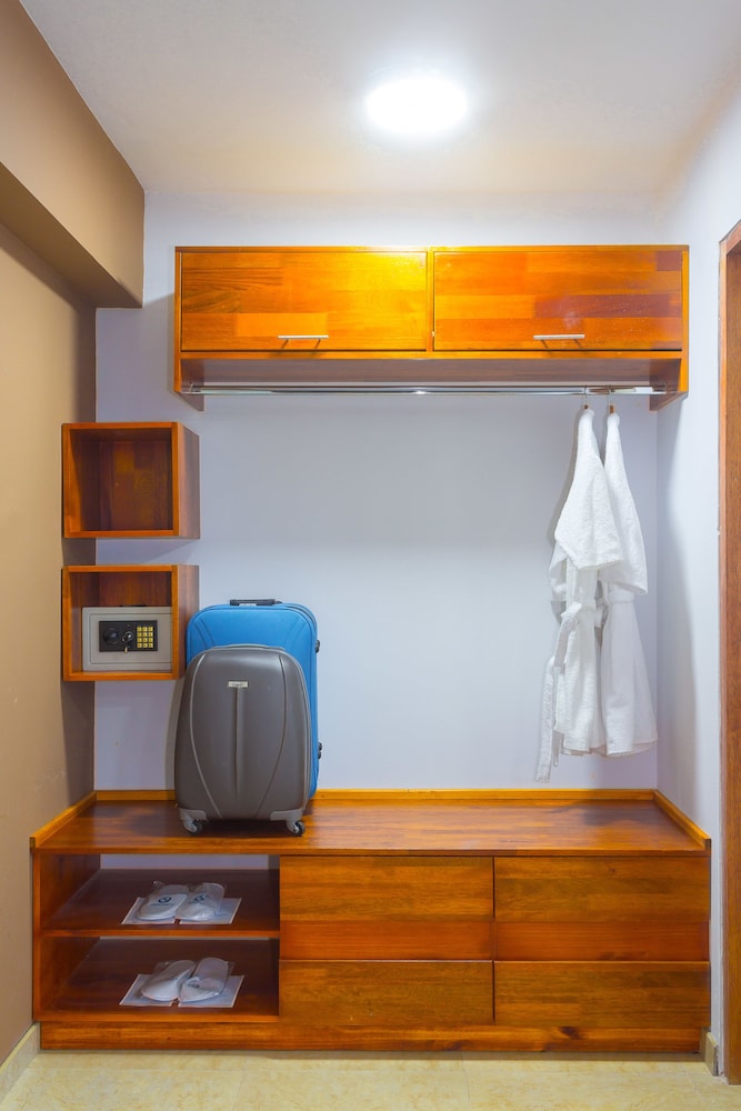 Superior Triple Room, Valley View photo 2