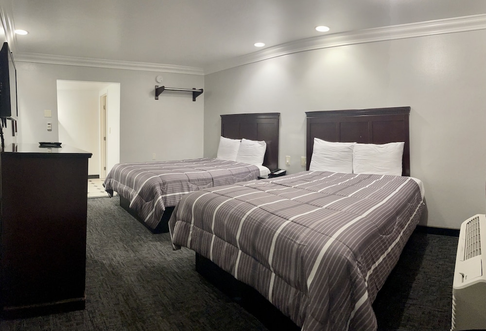 Double Beds - Photo 1