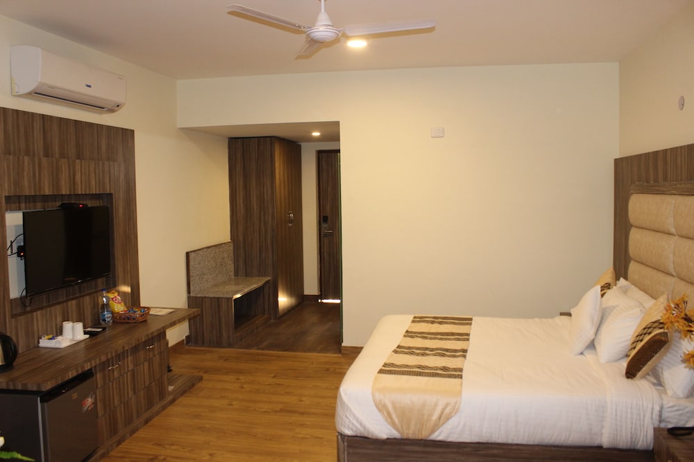 Grand Royal Double Room, 1 Bedroom (with Banganga / Helipad Drop) photo 2