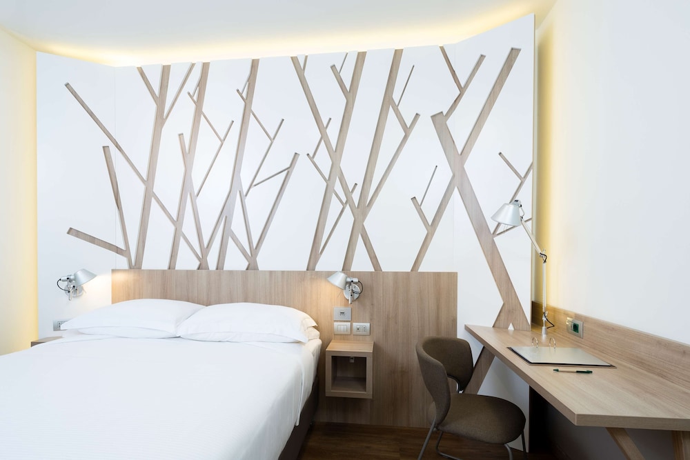 Comfort Room, 1 King Bed, Non Smoking - Photo 14