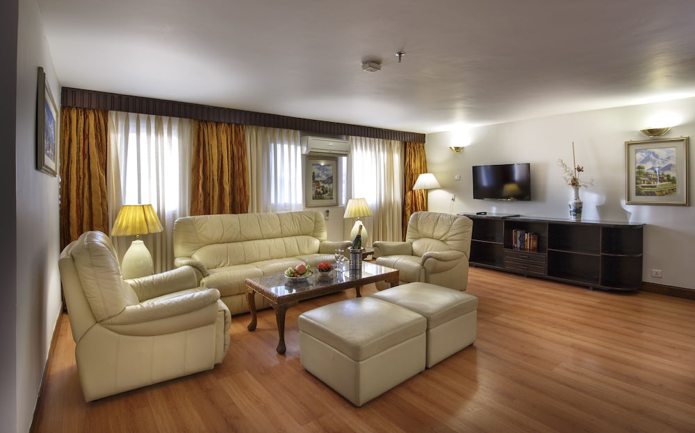Suite - Photo 22