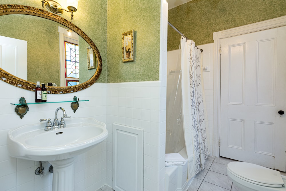 Room, 1 Queen Bed (Limestone) photo 3