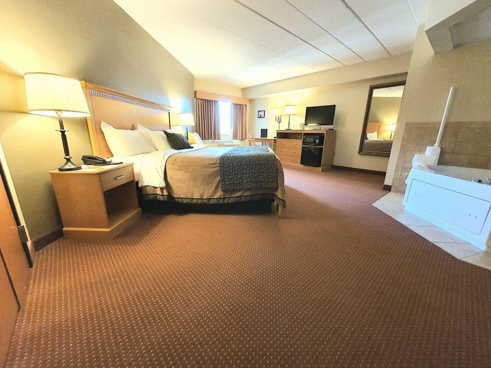 Luxury Room, 1 King Bed, Jetted Tub, Non Smoking. - Photo 1