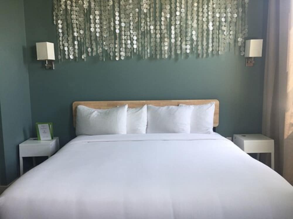 Elite Room, 1 King Bed, City View