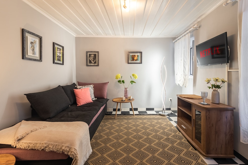 Apartment, 1 Bedroom, Ground Floor photo 2