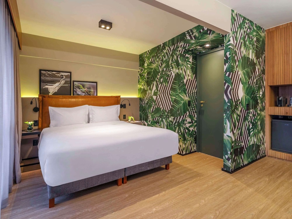 Executive Room, 1 King Bed, Balcony - Photo 1