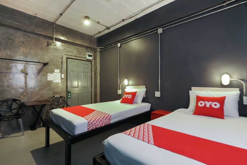 Premium Twin Room, Shared Bathroom photo 2