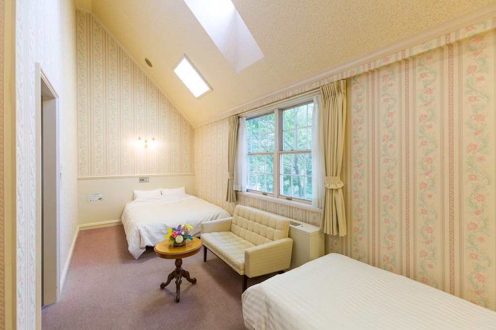 Western Room photo 1