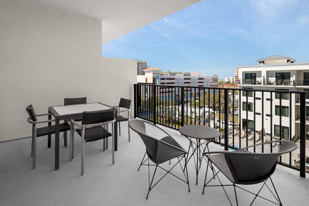 Suite, 1 Bedroom, Balcony (Hearing Accessible)