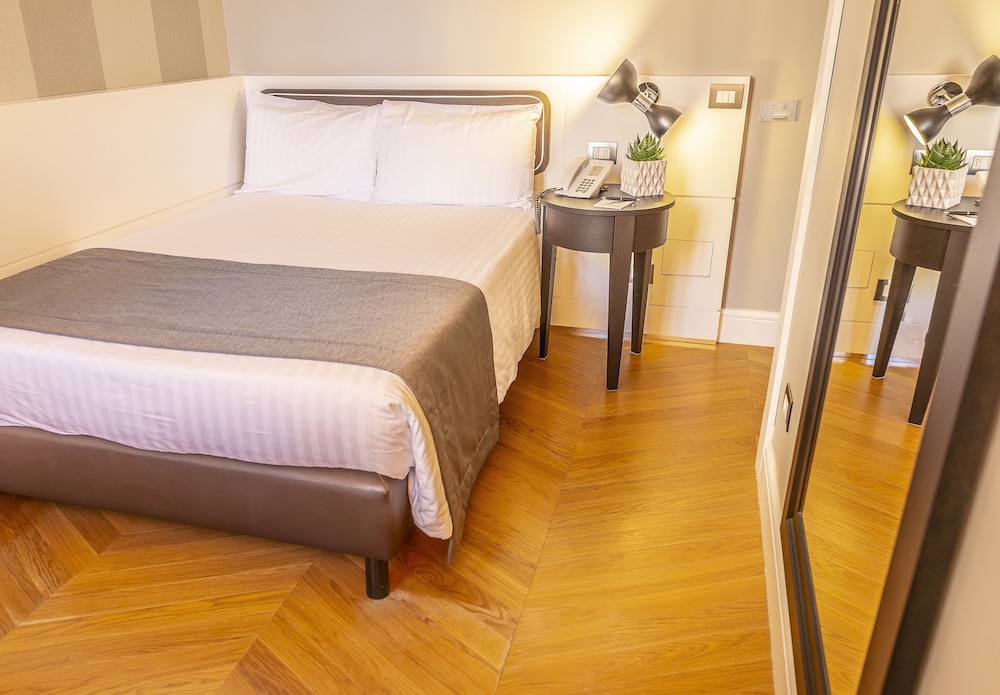 Economy Double Room (Small Bed) - Photo 1