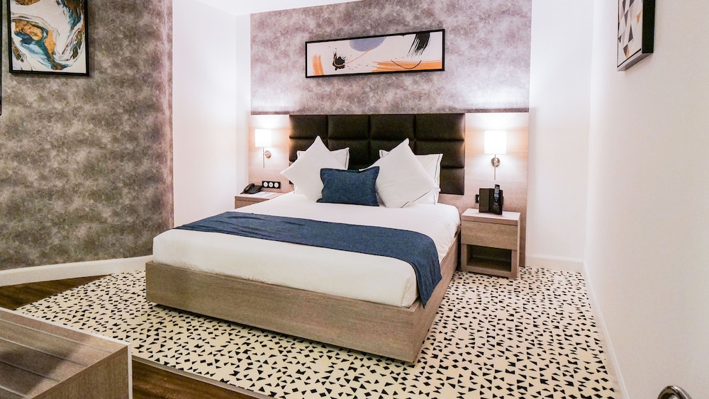 Standard Room, 1 Queen Bed, Non Smoking, City View photo 3