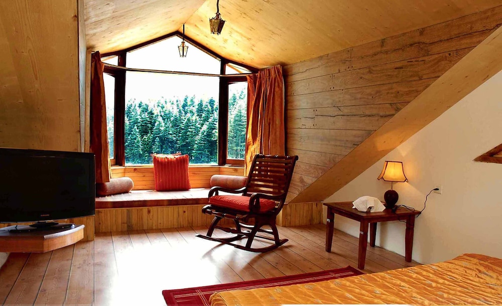 Family Suite, 1 King Bed with Sofa bed, Bathtub, Mountain View