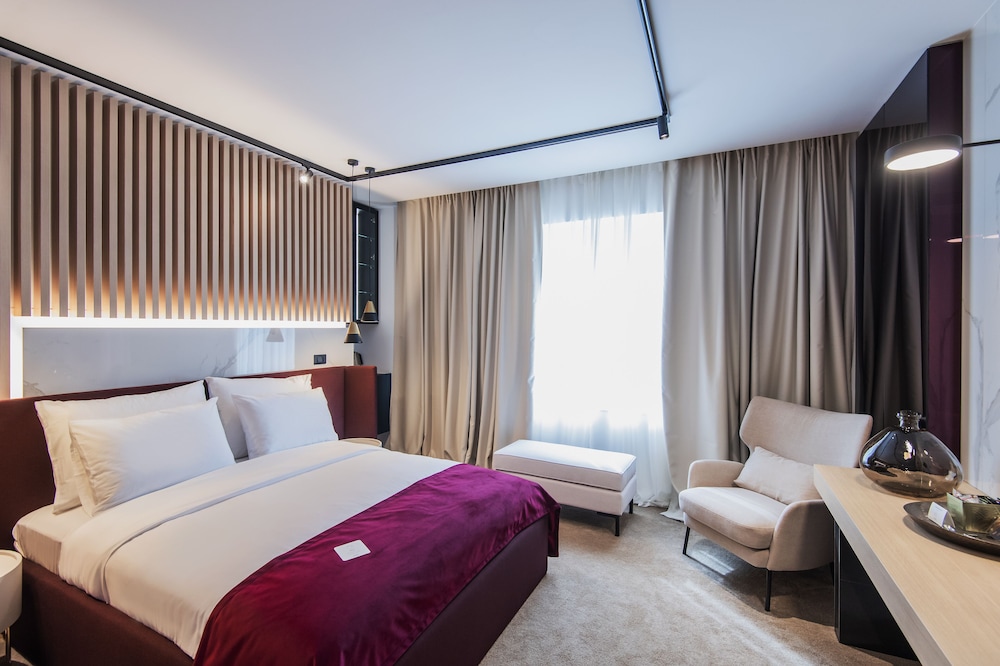 Superior Room, 1 Queen Bed photo 1