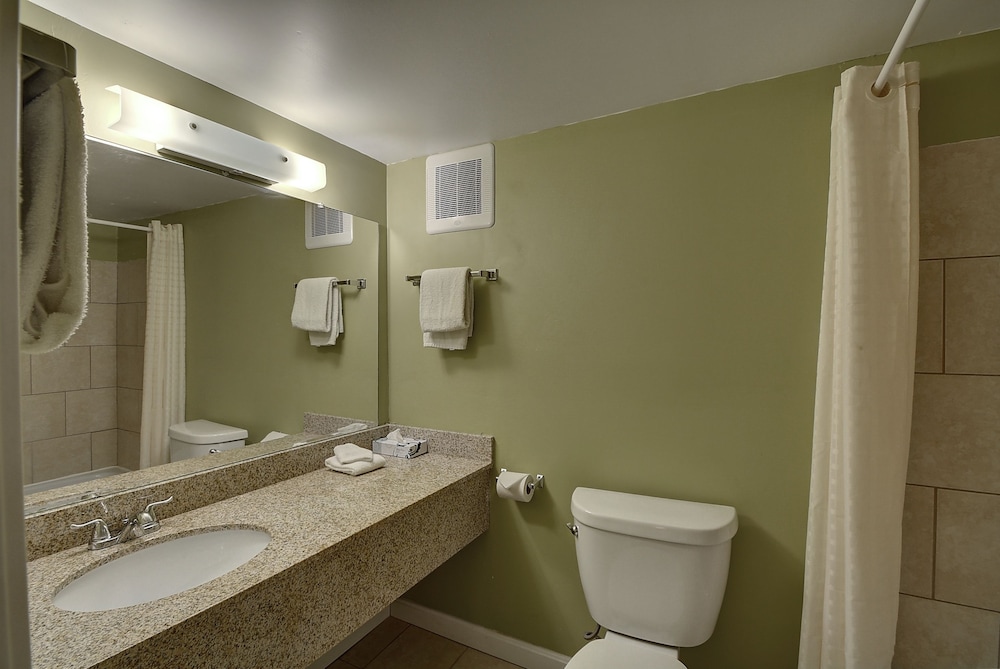 Standard Room, 2 Queen Beds - Photo 3