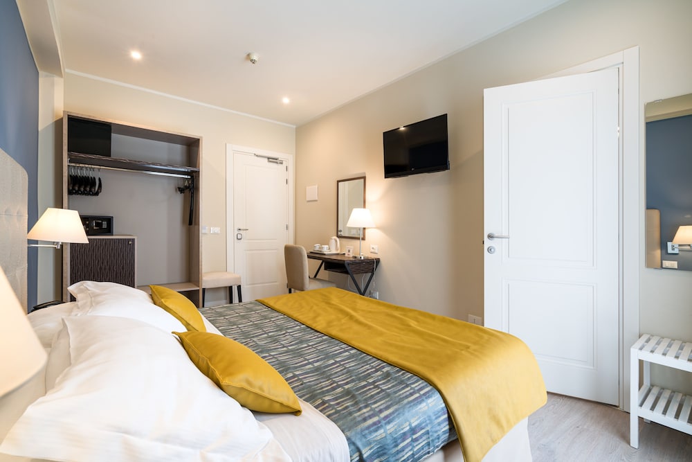 Comfort Double Room, Partial Sea View