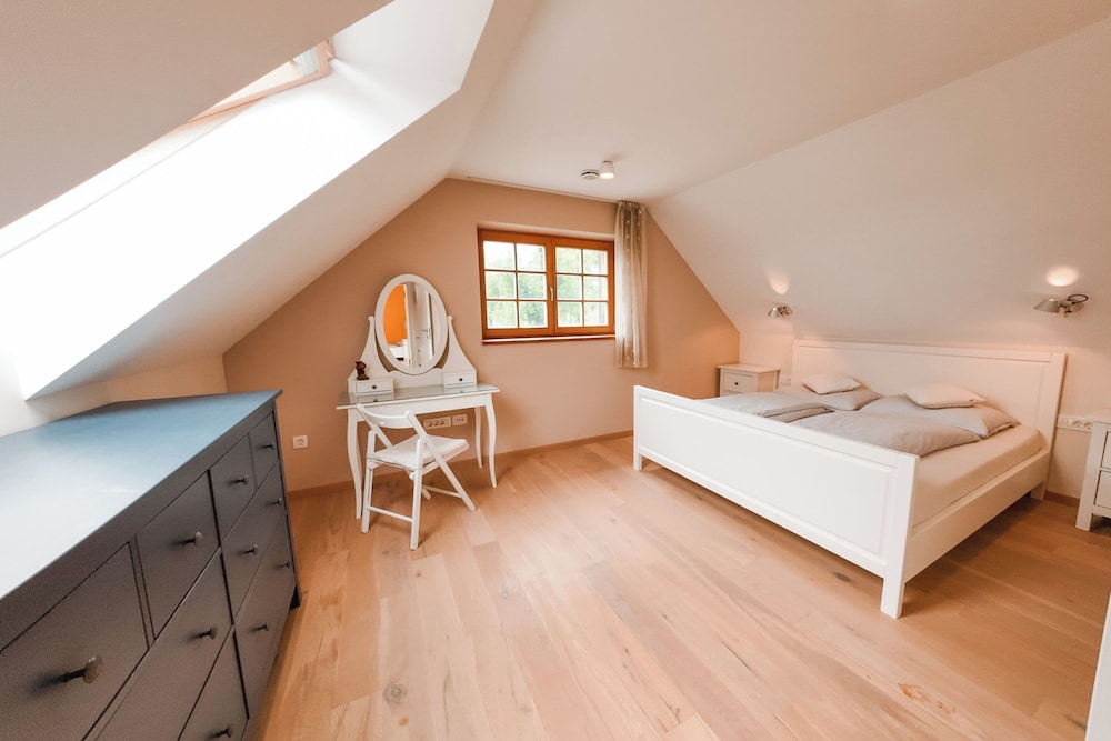 Family Chalet, Multiple Bedrooms, 2 Bathrooms (Tailors House)