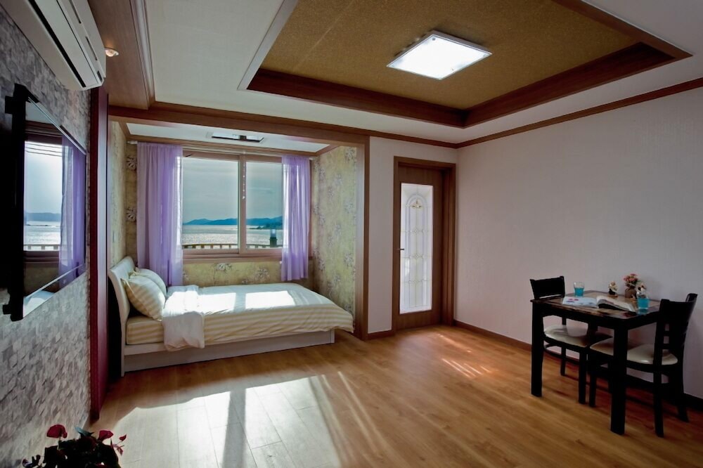 Room (Daegae)
